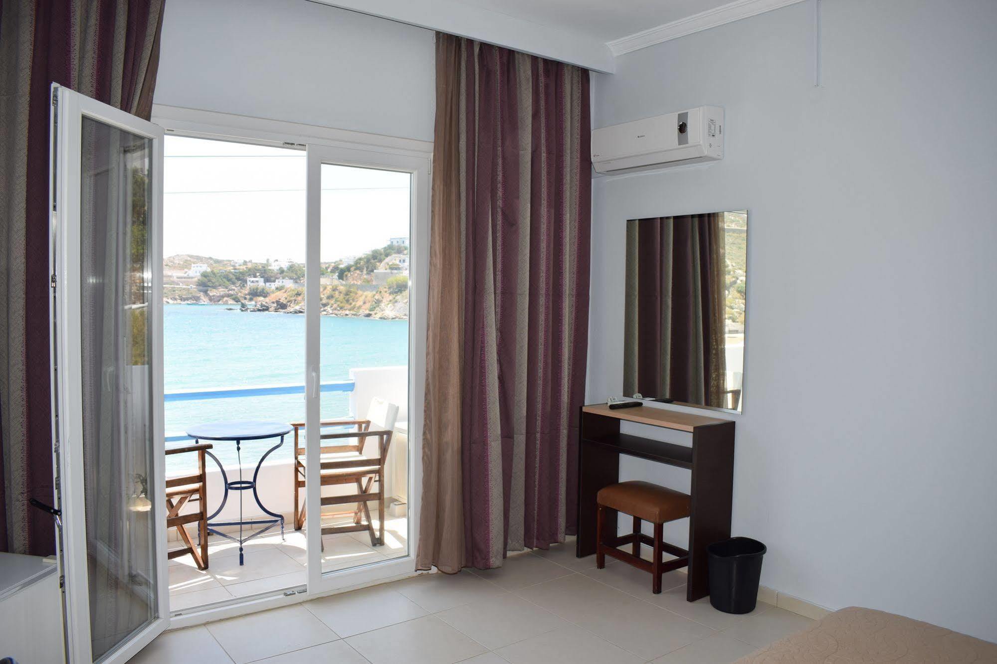 Vari Beach Hotel Екстер'єр фото