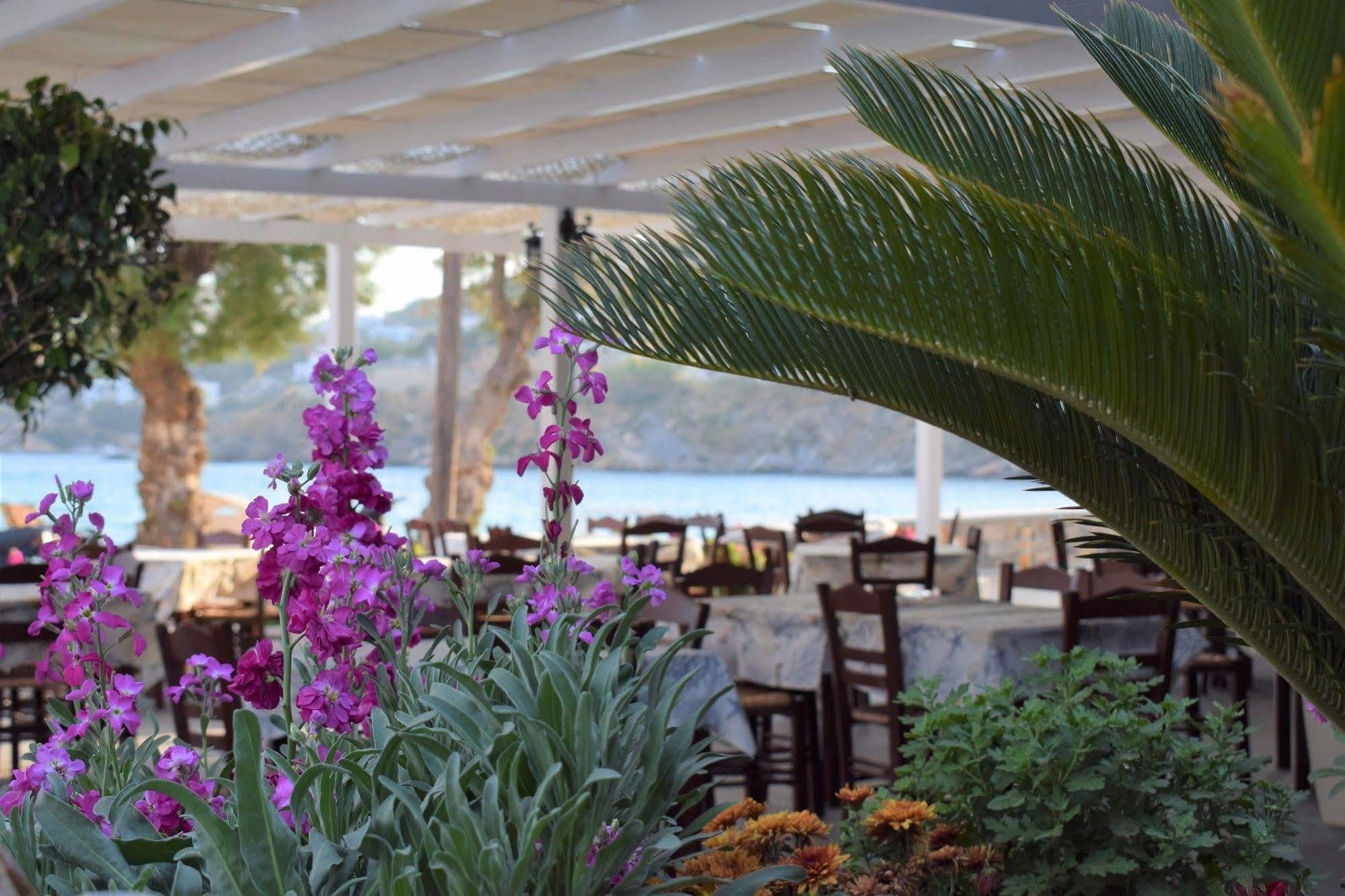 Vari Beach Hotel Екстер'єр фото
